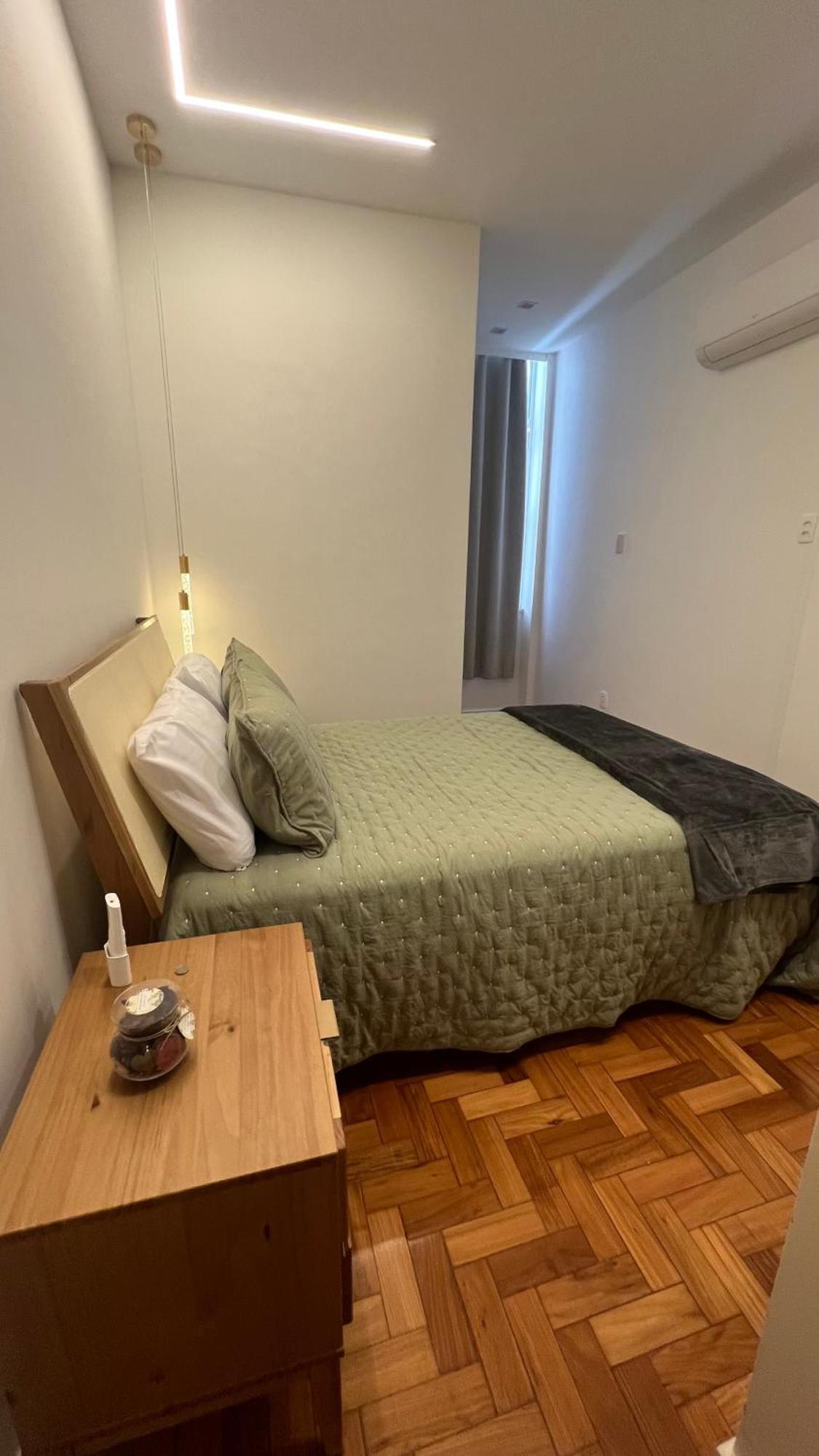 Apto Sala E 2 Quartos Na Quadra De Copacabana Rio de Janeiro